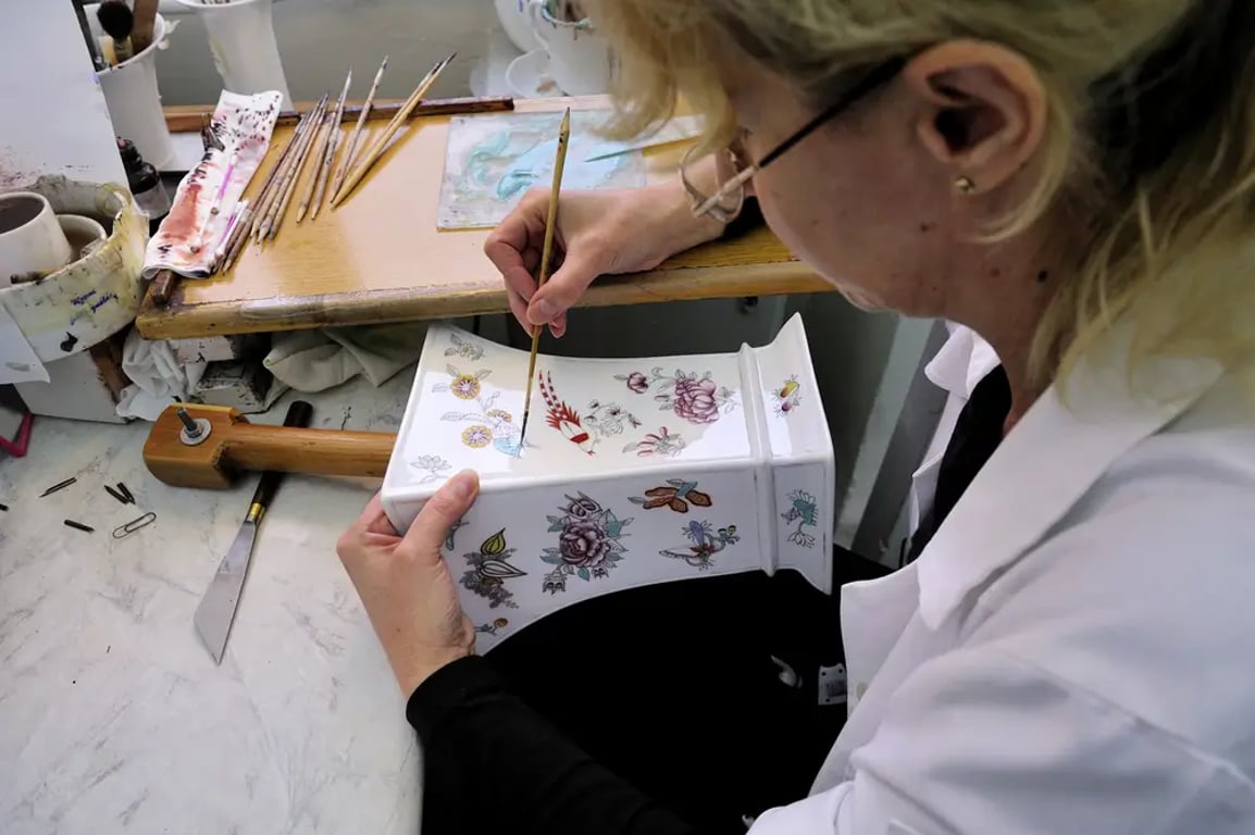 Nemá vaše babička na stole tuhle ošklivou vázu? Podle odborníků má hodnotu přes 100 tisíc korun