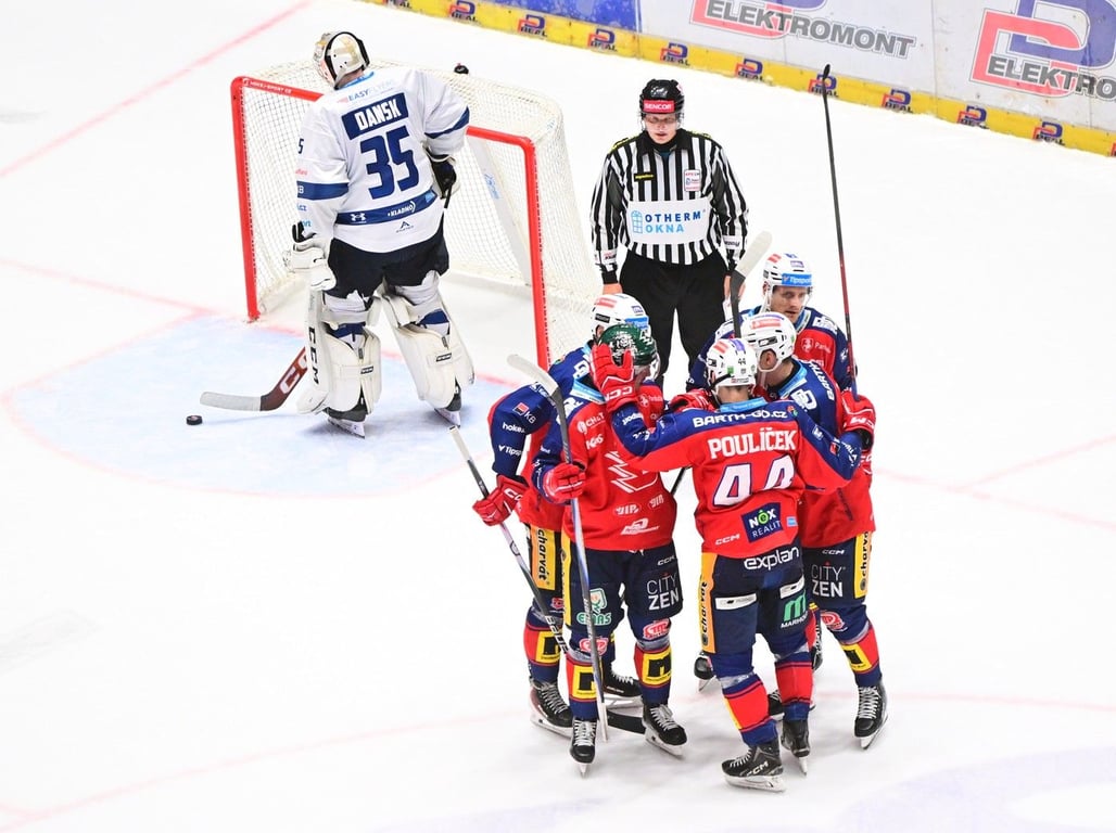 Jágr bodoval i ve 38. sezoně. Kladno ale schytalo v Pardubicích tvrdý debakl