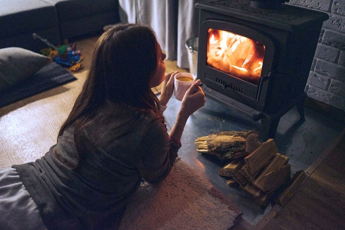 Jak prodloužit dobu hoření krbu – s šikovnou technikou se prodlouží i o hodiny