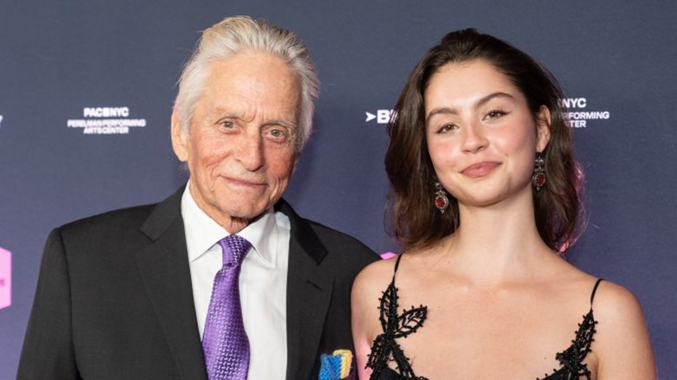 Herec Michael Douglas a jeho dcera Carys Zeta-Jones