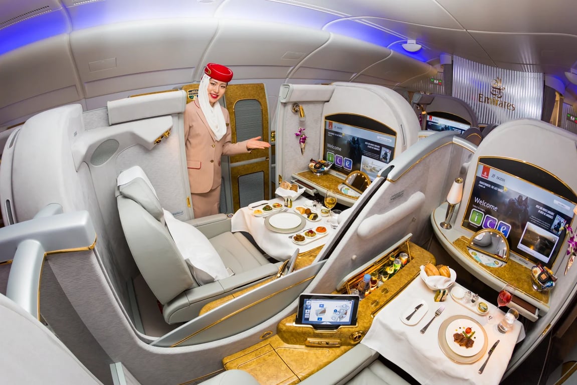 Kolik vydělává letuška bohatého klienta z Dubaje? Mladá žena to řekla naplno a ukázala, jak vypadá její den