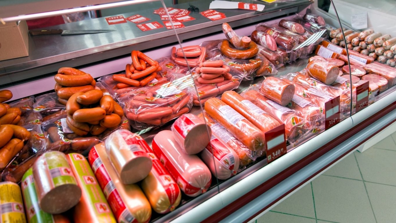 Řezník upozornil na častou chybu při skladování klobás. Kvůli nevhodným podmínkám ztrácejí chuť, šťavnatost i trvanlivost