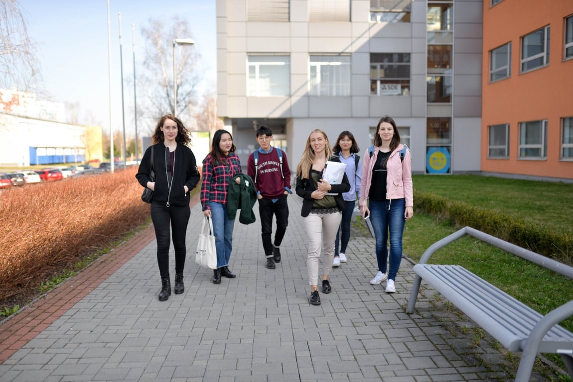 Jak udržet mladé lidi v kraji? Startuje regionální kampaň, která představí vysoké školy