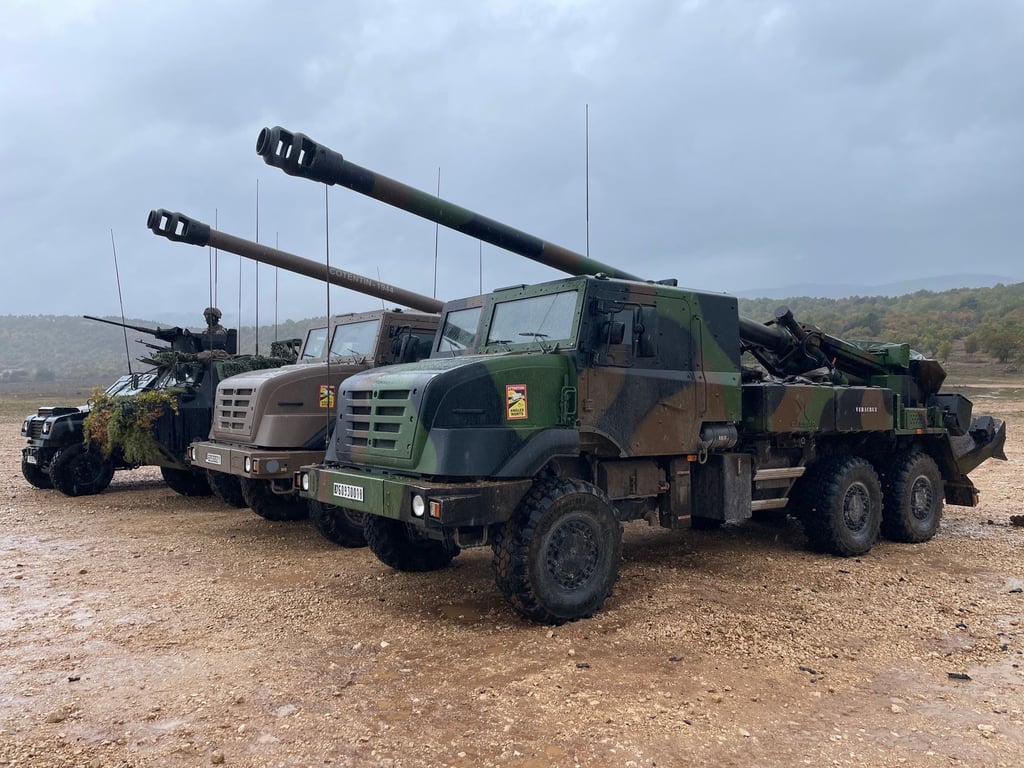 "Vezměte si špunty, tohle bude hlasité." Jak vypadá výcvik Francouzů v Provence