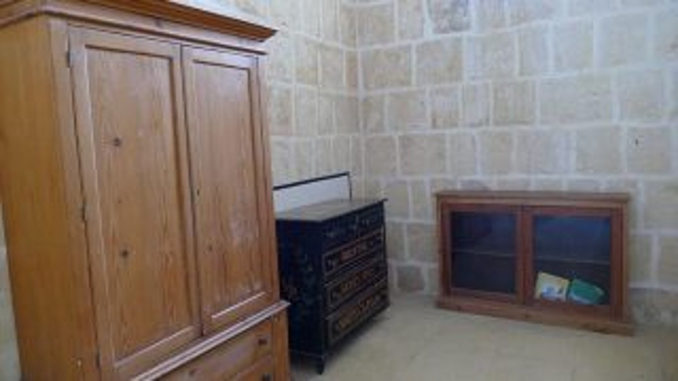 Za zachovalý starý nábytek sběratelé nabízí vysoké sumy. Barokní postel či stará skříň se dají prodat za desítky tisíc korun