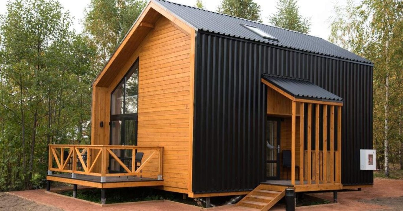 Nedaleko Zlína si postavili chatu v norském stylu, která uvnitř vypadá jako z budoucnosti