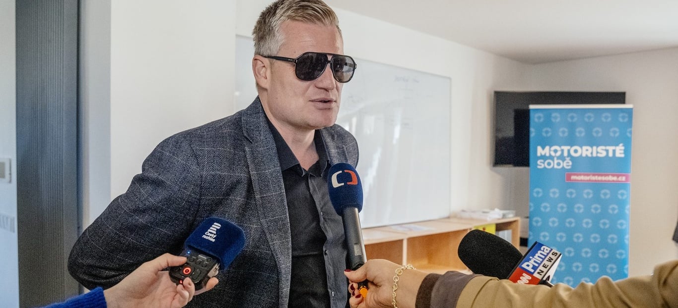 Turek ve svitu reflektorů. Pomýlený křik o mediálním spiknutí