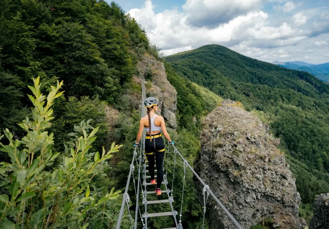 Nejlepší podzimní ferrata v Česku: Stezka nad řekou s výhledem do zlatavého údolí je ideální pro začátečníky