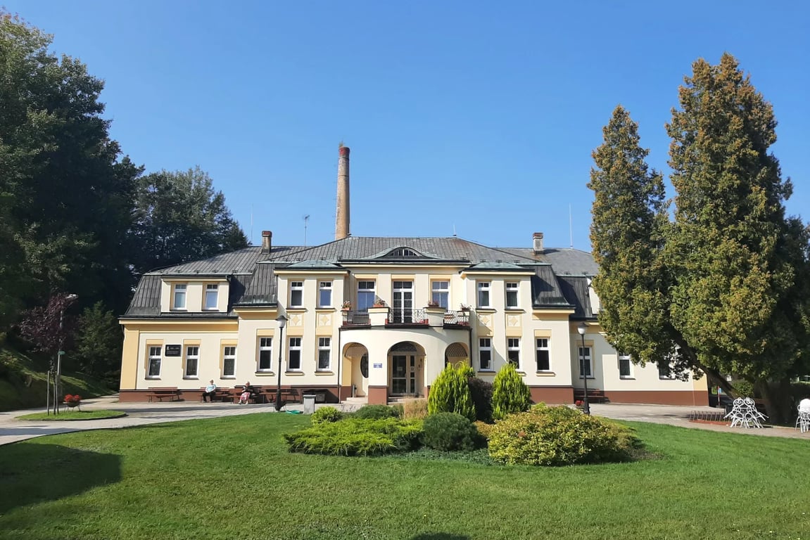 Luxus jako v Karlových Varech, ale za směšnou cenu. Češi se zbláznili do těchto lázní a není divu
