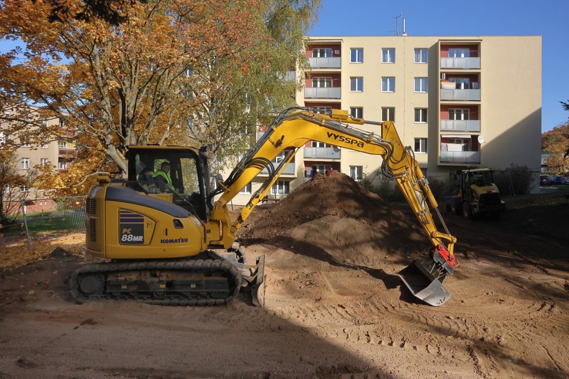 Čtyřka poprvé za posledních 30 let buduje moderní veřejné hřiště