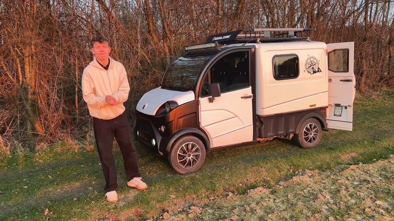 Našel mezeru v zákoně. V 16 letech najel tisíce kilometrů v minikaravanu