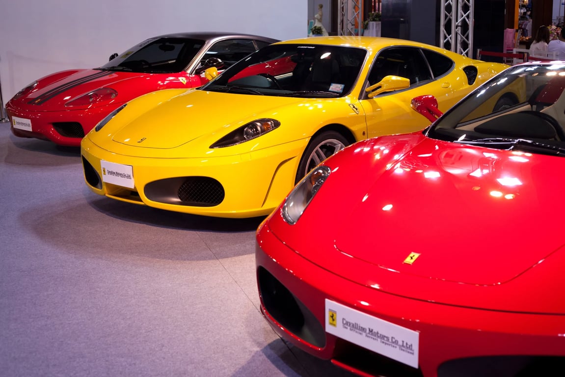 Chcete Porsche nebo Ferrari? Za kolik se dá v autobazaru koupit luxusní sporťák: Není to tak hrozné, rozhlédli jsme se za vás