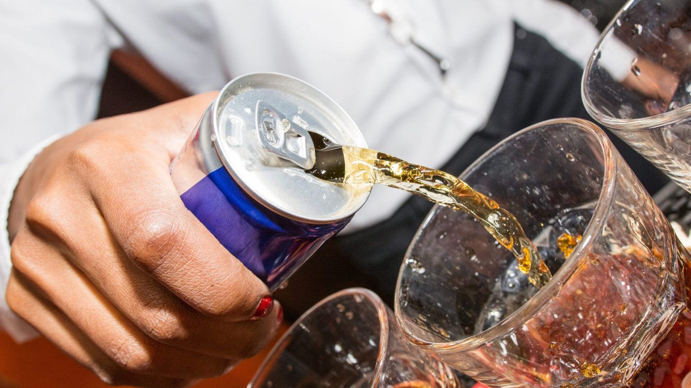 Vědecké studie odhalují: Energetické nápoje způsobují daleko větší škody, než si myslíte