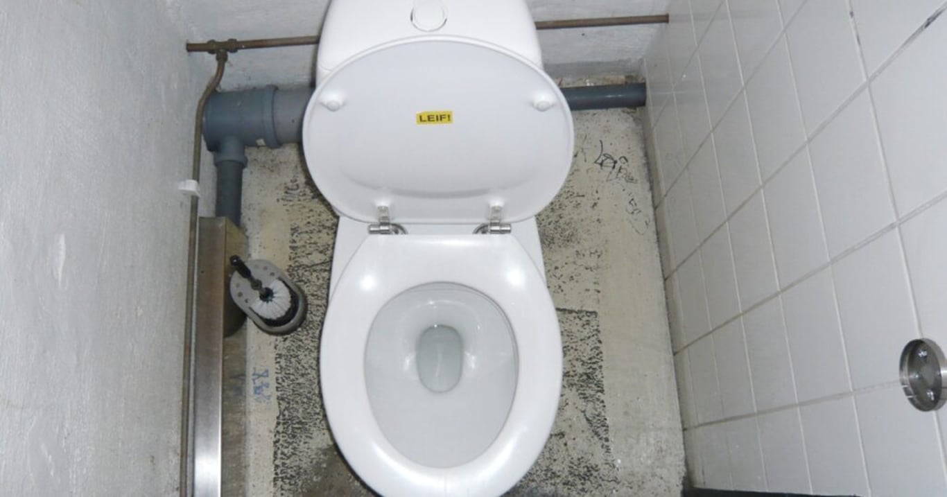 Díky tomuto rychlému triku na čištění záchodu začnete šetřit tisíce korun za drahé prostředky