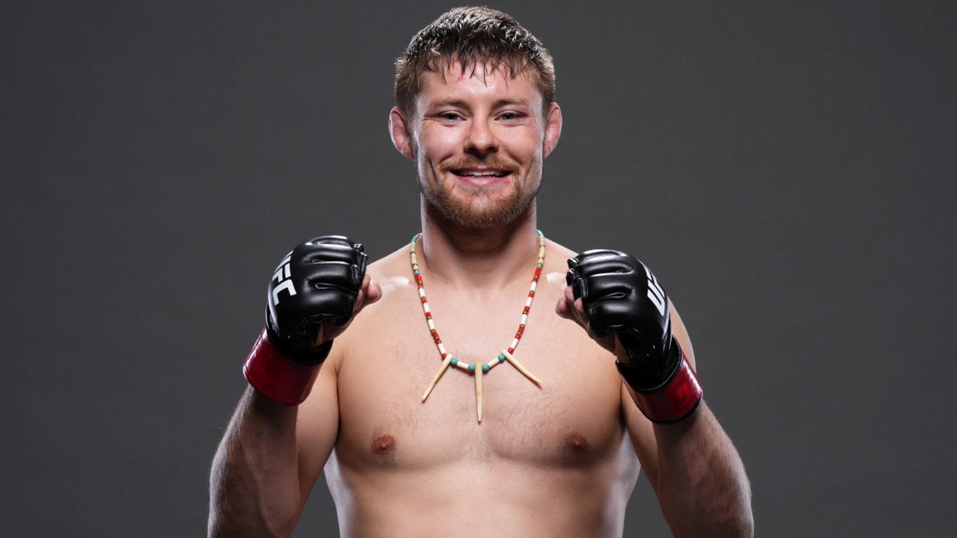 Bojovník UFC věří, že je jeho soupeř posedlý démony. Posílají k němu ženy, které ho mají svést