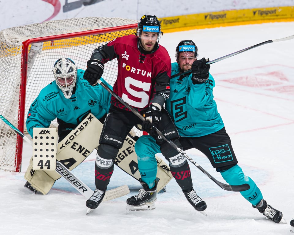 Hokejisté Karlových Varů vyhráli popáté v řadě na ledě Sparty, dnes 2:1