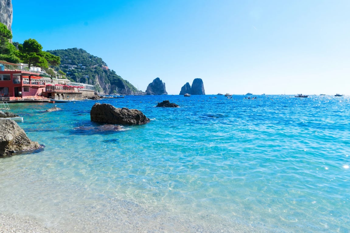 Italové zůstali bez turistů. Pohled na prázdné pláže je pro ně naprosto nepochopitelný