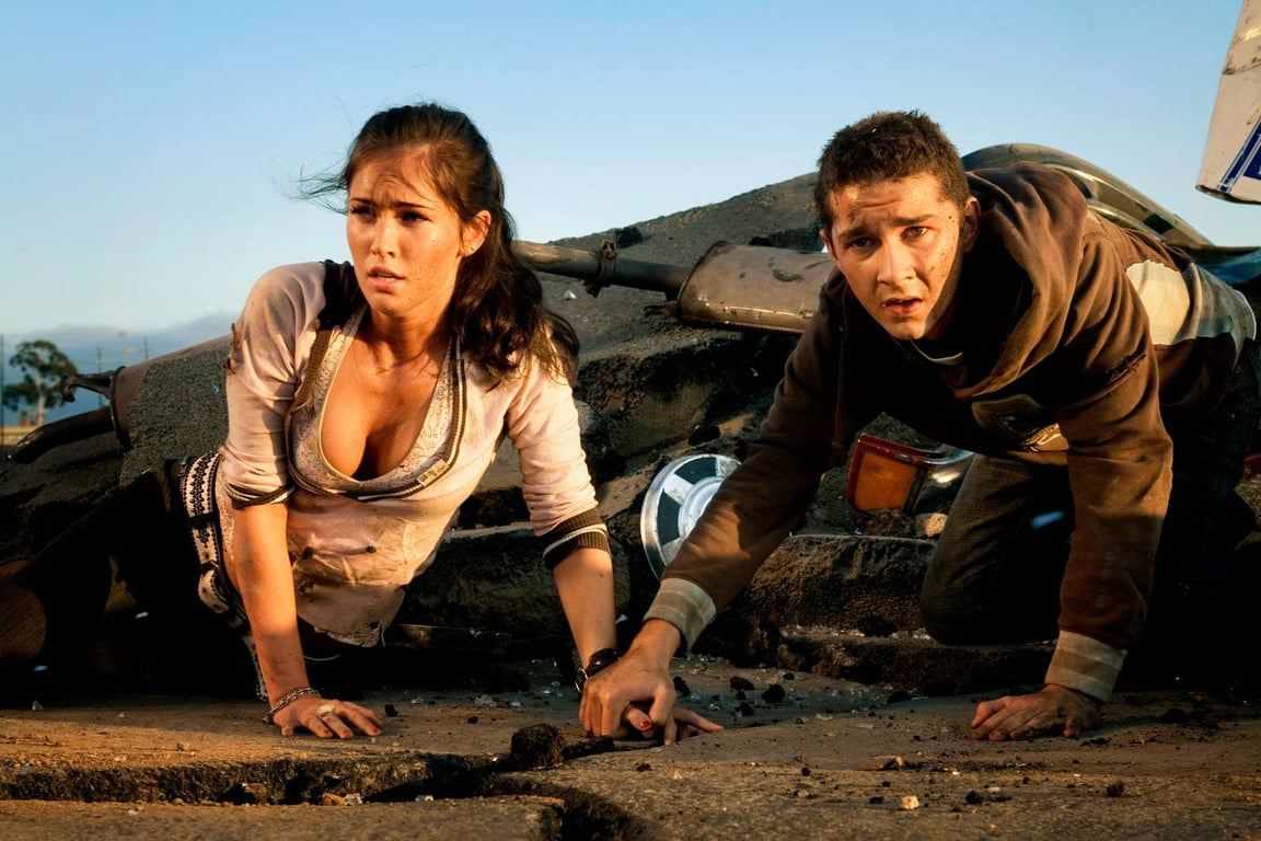 Holka krev a mlíko. Megan Fox se po čtyřech porodech ukázala v upnutém korzetu