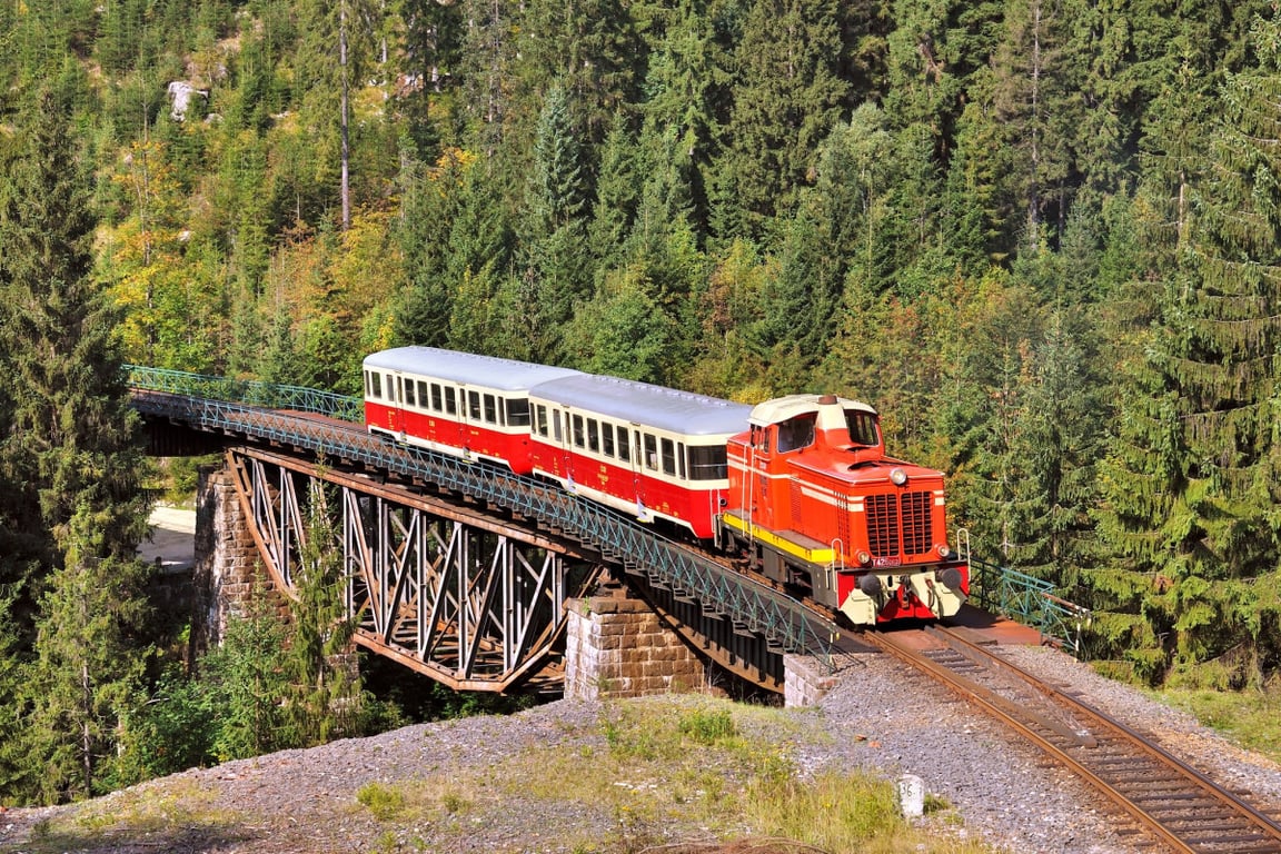 Na unikátní ozubnicové trati v Jizerských horách skončí po půl roce výluka