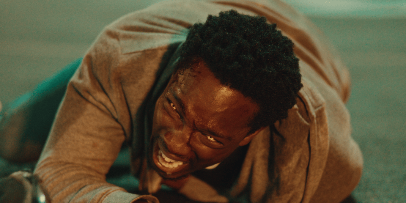 Sci-fi, které loni na Netflixu drtilo konkurenci, bude mít nadupanější a temnější pokračování. A nenávistným komentářům se určitě zase nevyhne