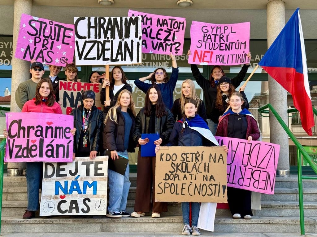 Boj za zachování gymplu v Hostinném nekončí, dneska se koná ředitelem svolaná diskuse
