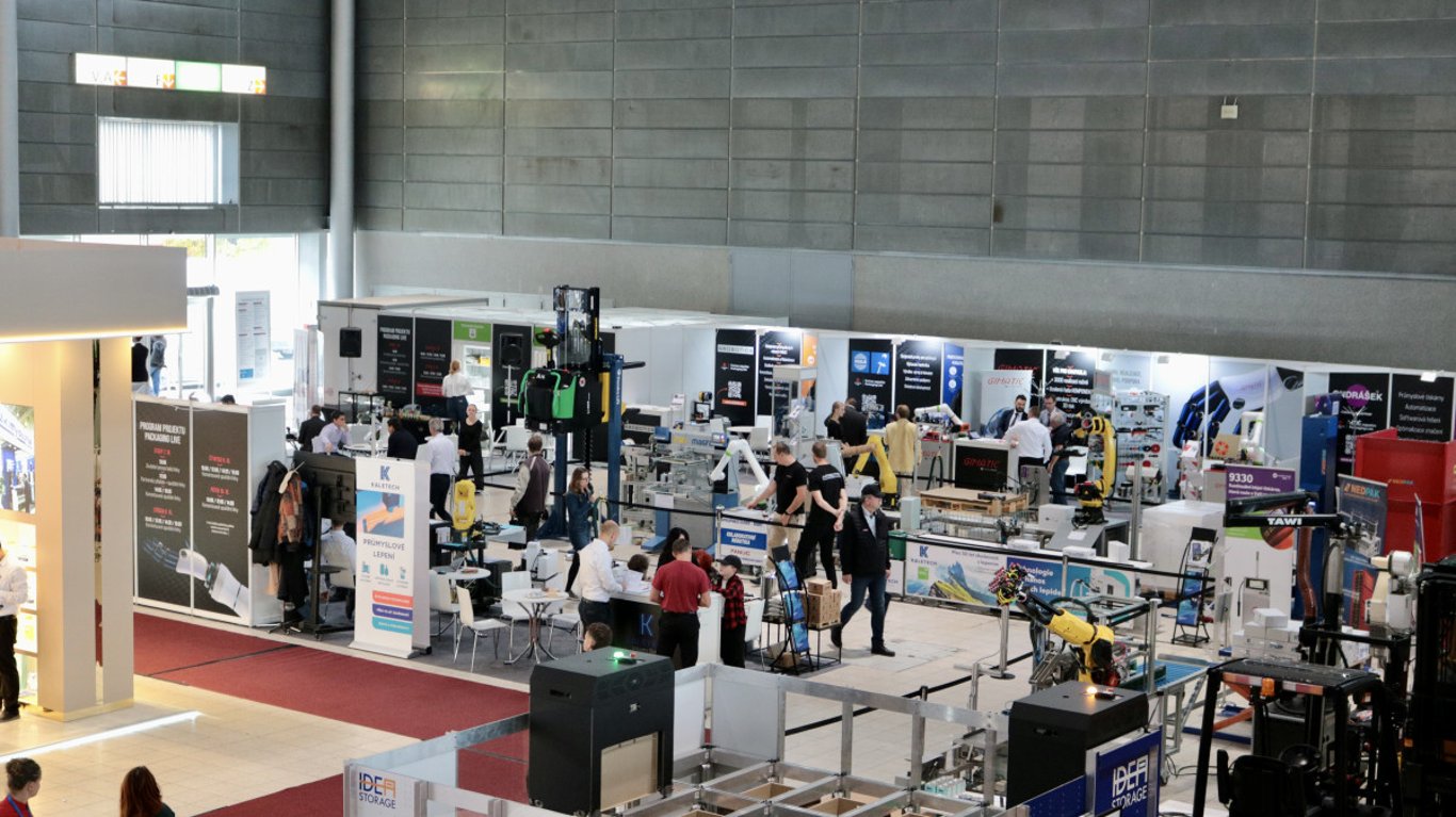 FOTO: Roboti i formule. V Brně pokračuje Mezinárodní strojírenský veletrh