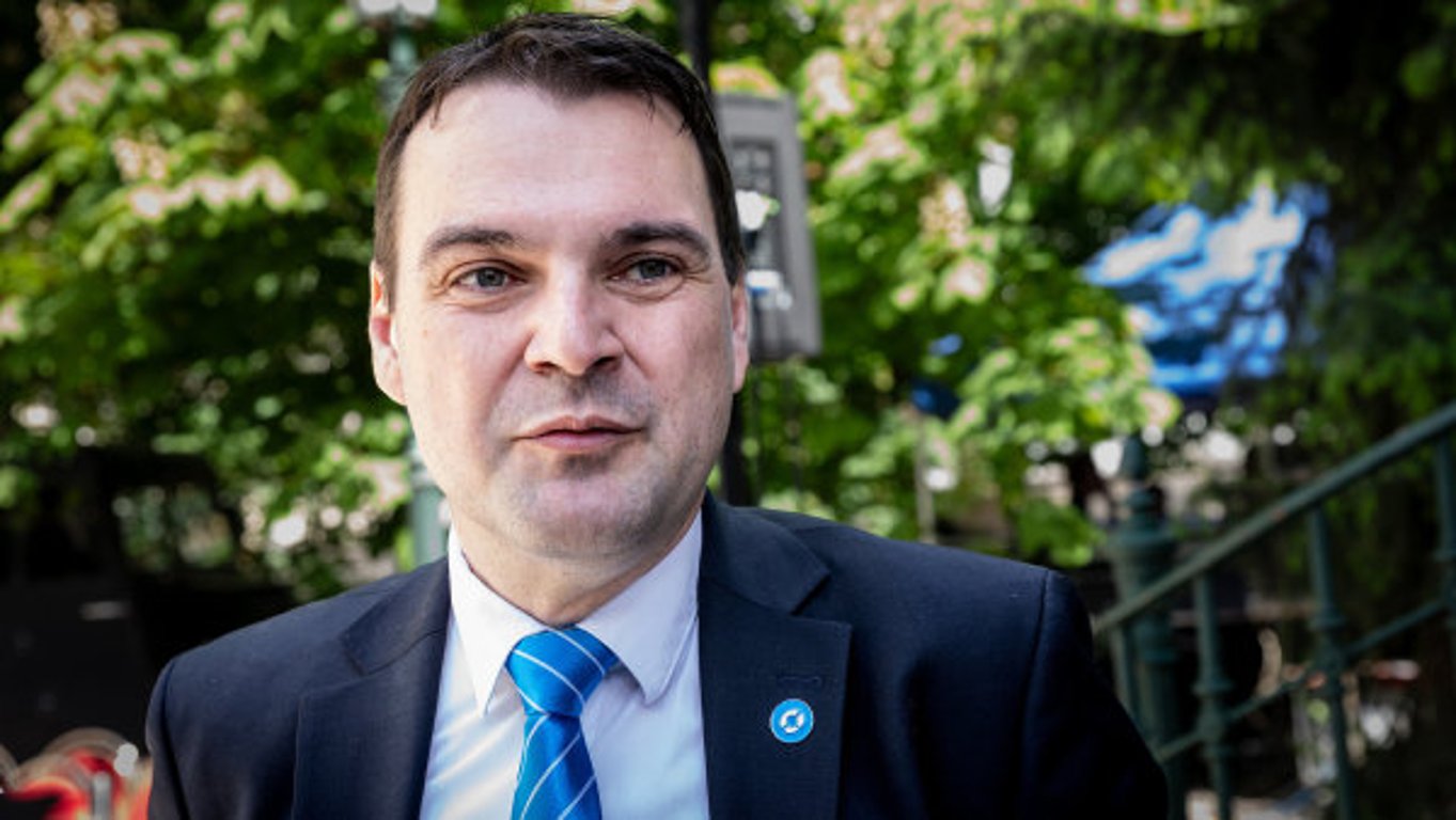 „Na ministry budeme jmenovat zvolené poslance,“ trvá na svém šéf Motoristů Petr Macinka a zastává se Turka