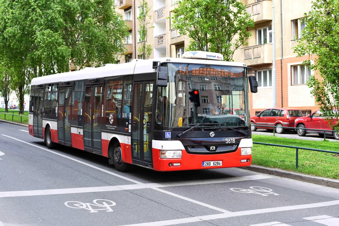 Autobus MHD v Praze
