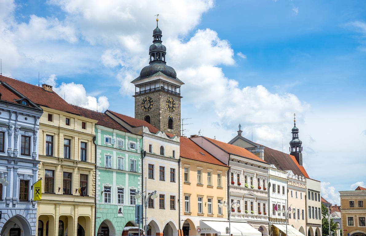 Uzavírka frekventované ulice v Českých Budějovicích potrvá déle, než se předpokládalo