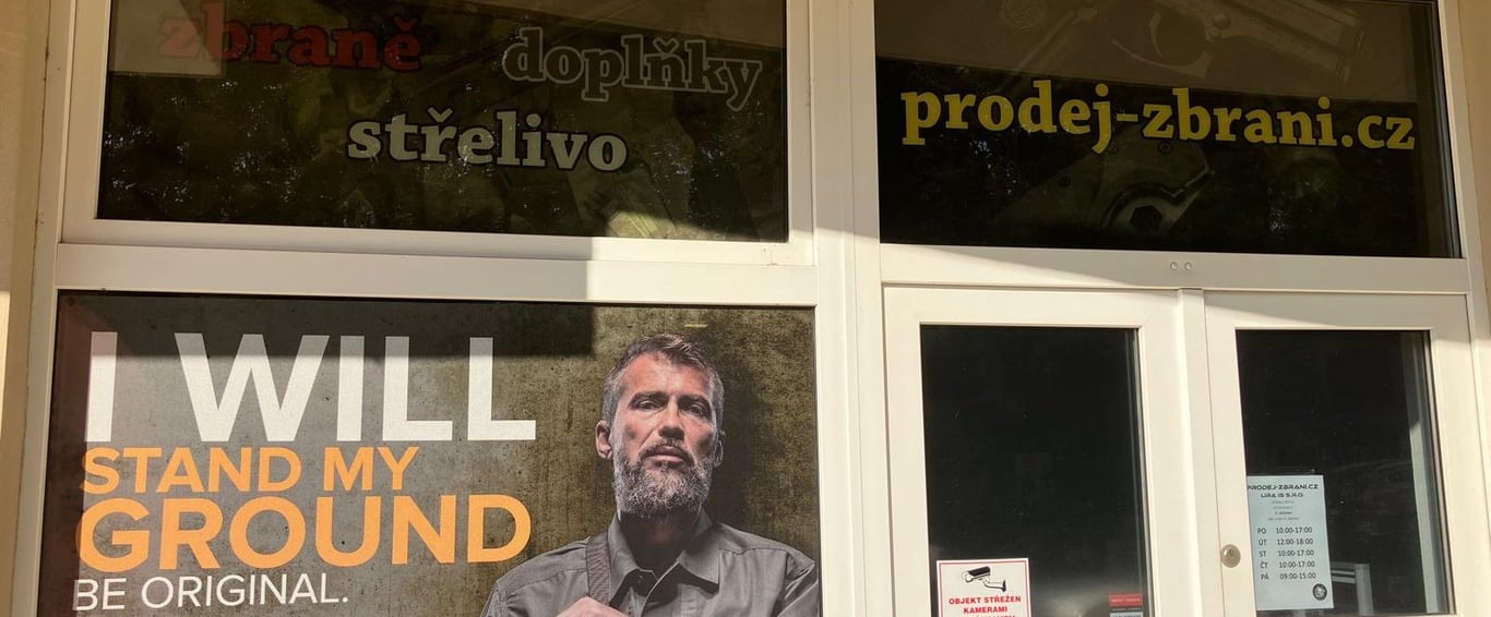 Cože, vy prodáváte zbraně? České firmě vypnuli z Belgie terminály a odřízli ji od peněz