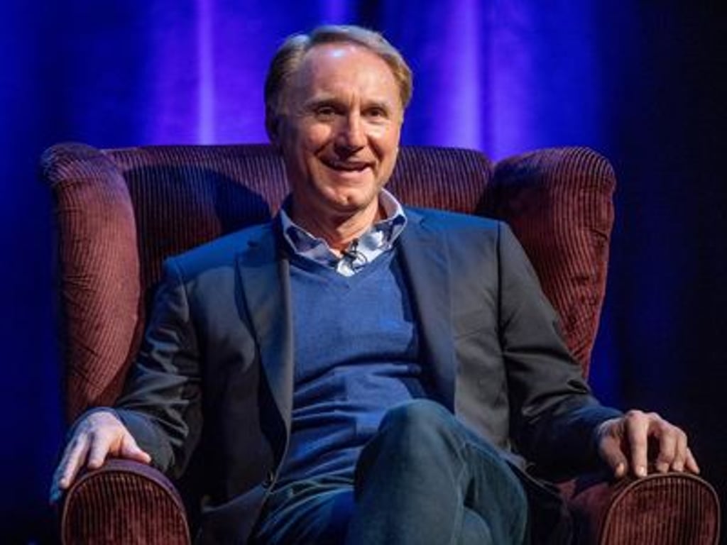 Spisovatel Dan Brown vydá román odehrávající se v Praze. Přijede ho osobně představit
