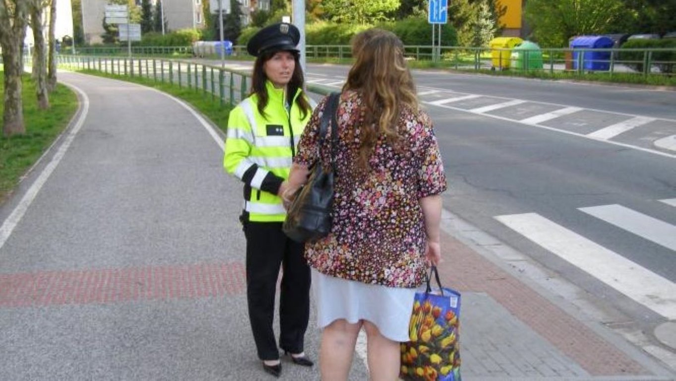 Na podzim hrozí chodcům pokuty. Kdo nedodrží tuto povinnost, riskuje až 2 000 Kč