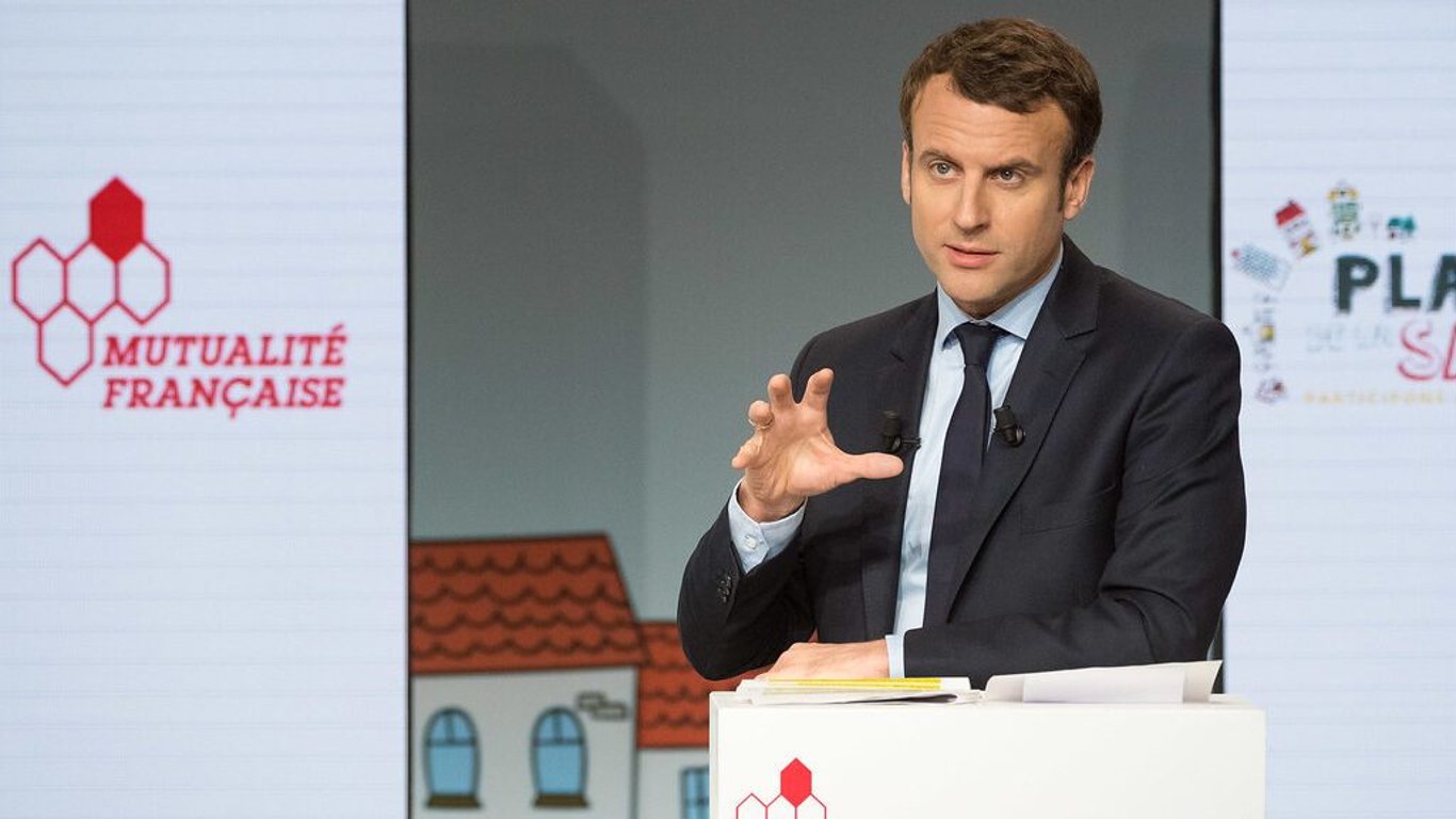 Macronovo dětství