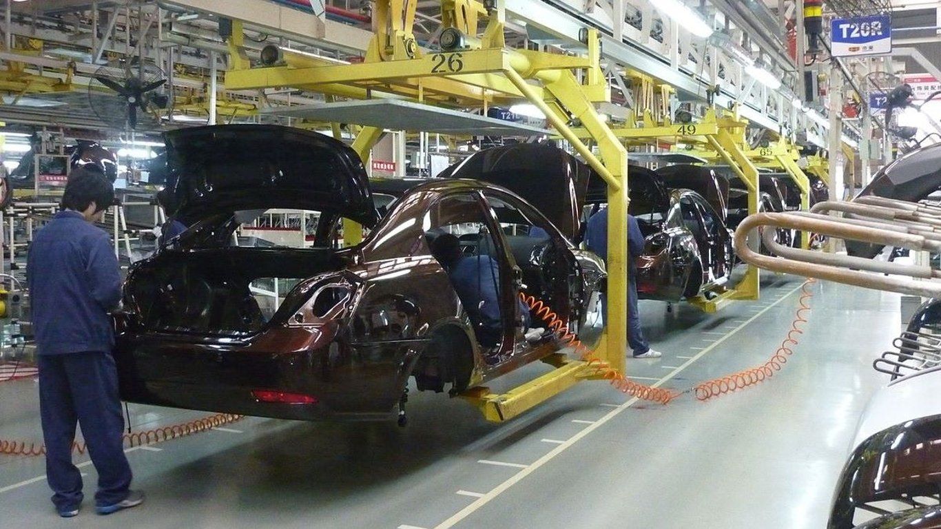 Jedna z největších firem v automobilovém průmyslu propouští, o práci přijde až 13 000 zaměstnanců