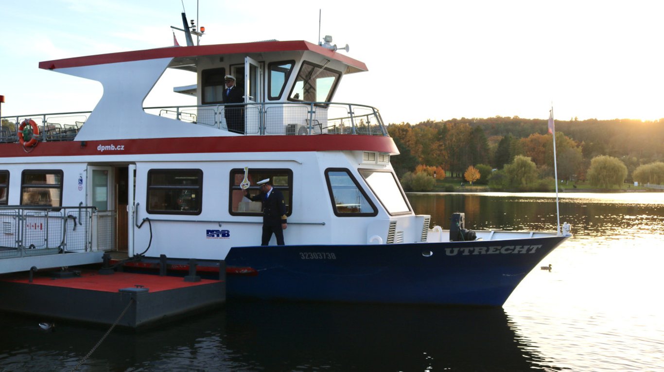 Na Brněnské přehradě skončila plavební sezóna, dopravce se připravuje na další