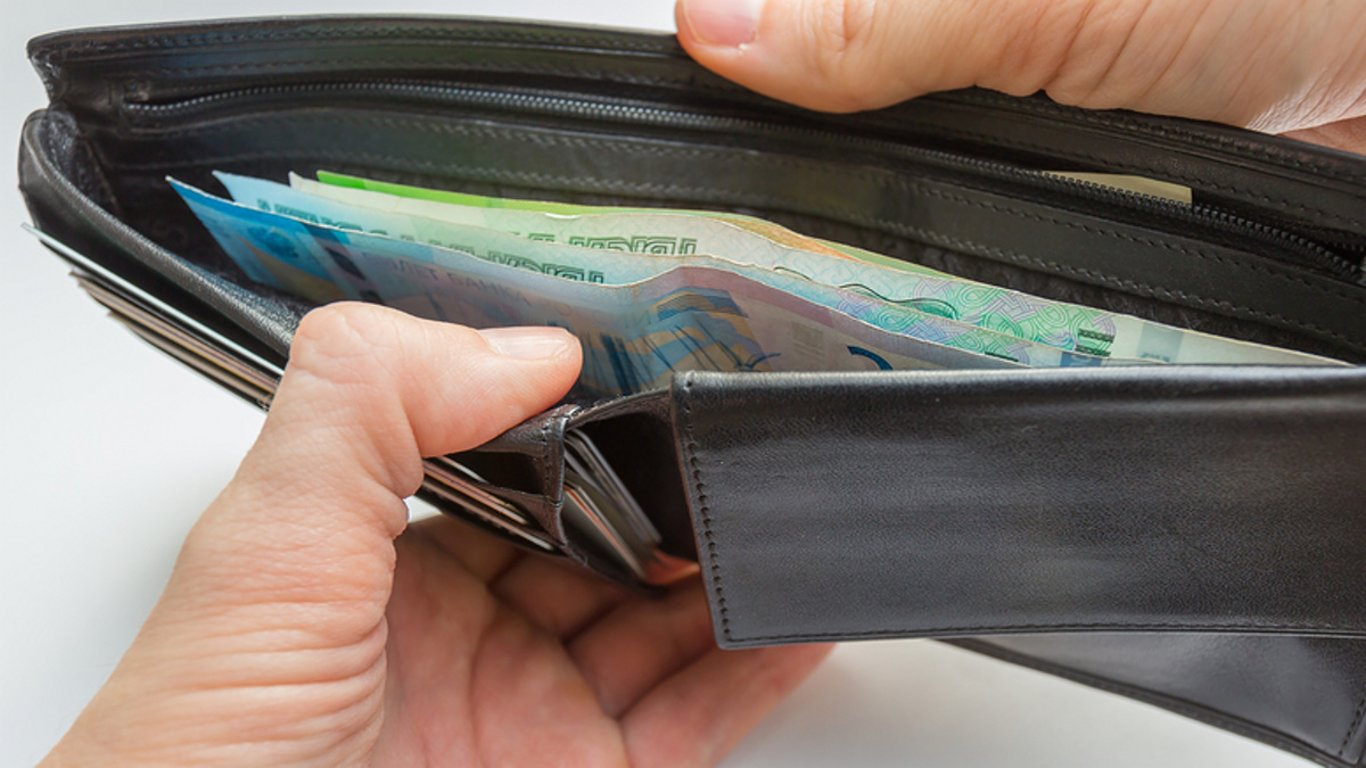 Uklízečka našla peněženku a zachovala se nečekaně čestně. Její reakce na poděkování dojala i samotného majitele