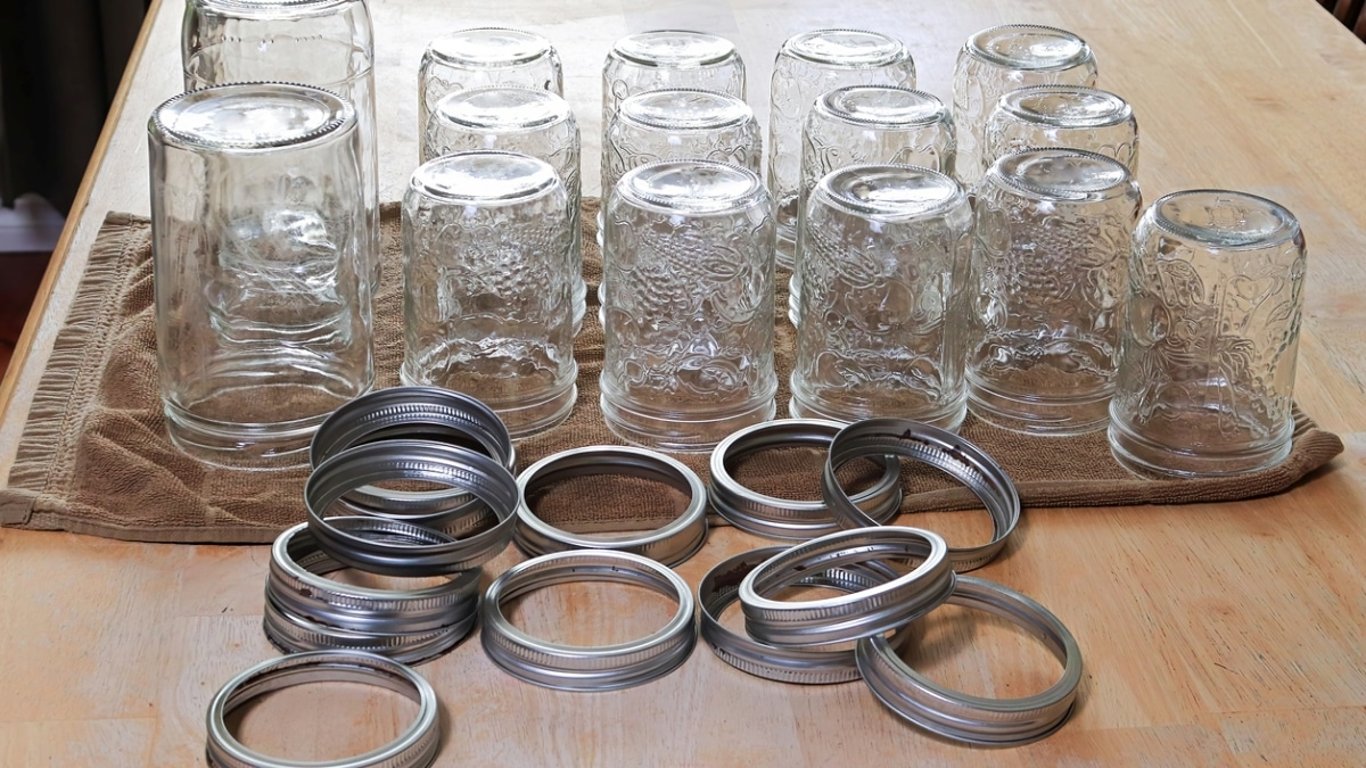 Babička měla na zápach ze zavařovacích sklenic svůj tajný způsob. Funguje lépe než jakýkoli moderní prostředek