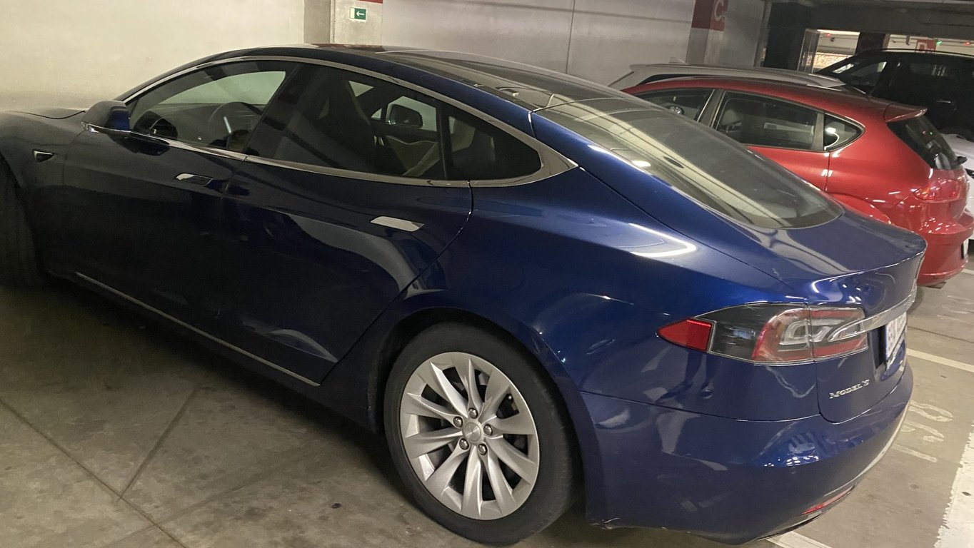 Kdo koupil elektromobil, udělal chybu, kterou si neodpustí. EU změnila plány o 180°, majitelé budou platit do konce života