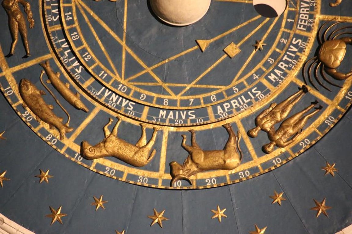 Velký listopadový horoskop: Komu hvězdy přinesou lásku, kdo by měl šetřit síly a koho čeká profesní posun