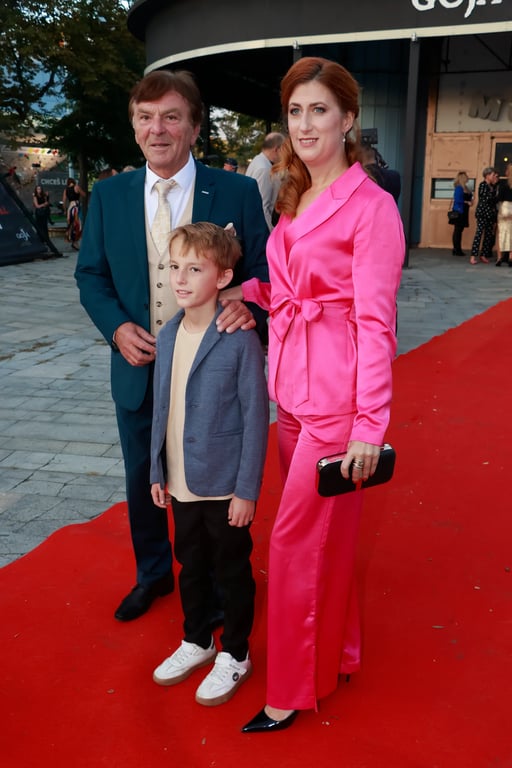 rávníček otevřel dveře svého domu: Vila jak ze starého filmu, kuchyně a obývák vás ohromí.