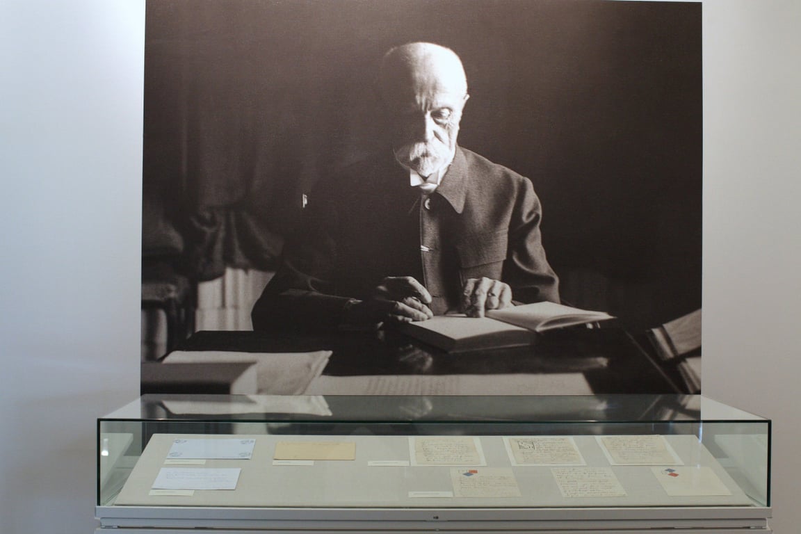 Národní archiv v Praze vystavuje tajemnou obálku s Masarykovým vzkazem