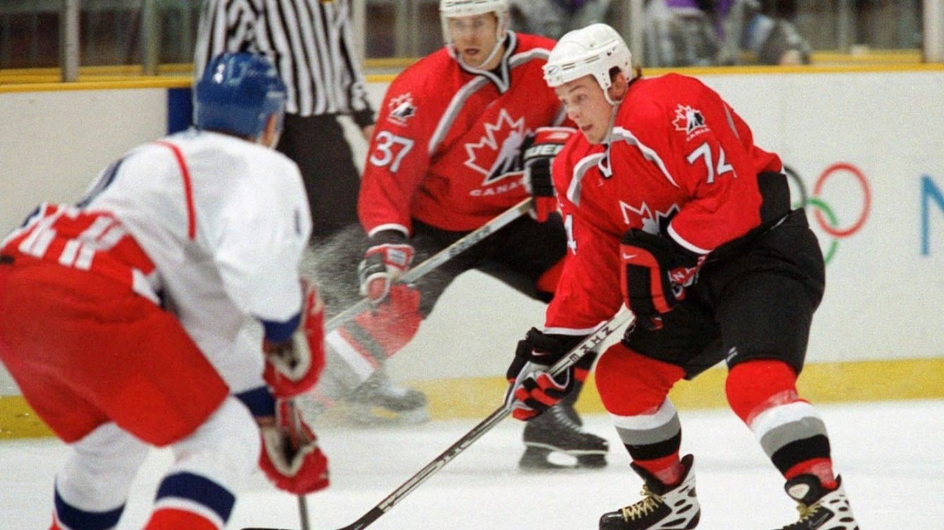 Děsivá zpověď hokejového reprezentanta. Trenér ho zneužíval, v ústech cítil chuť pistole