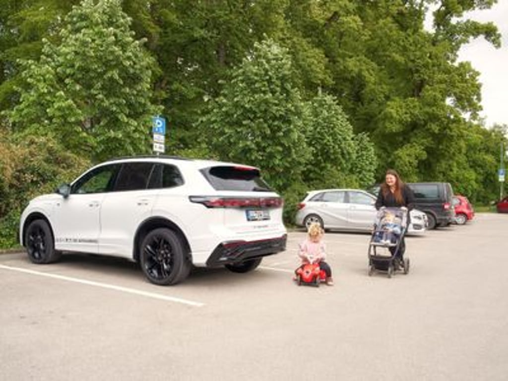 Dokáže auto skutečně zabránit nehodě při couvání? Test ukázal propastné rozdíly