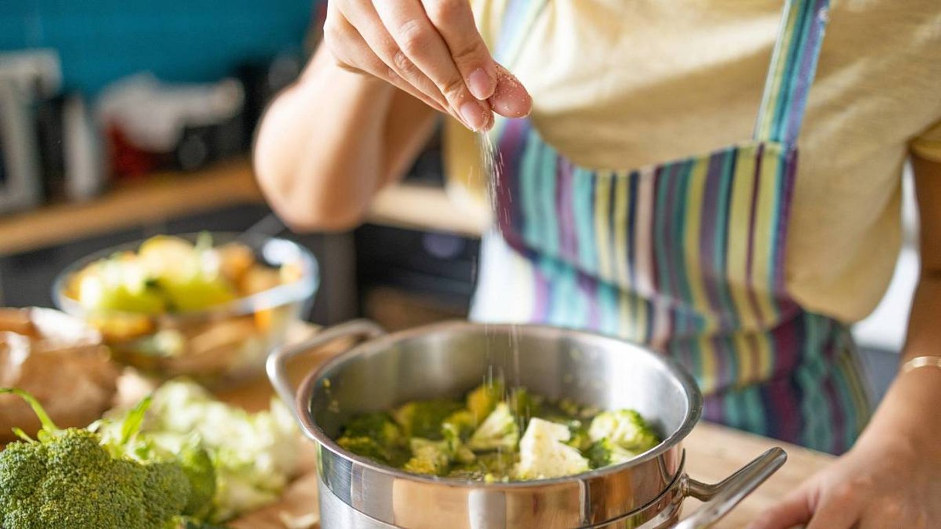 Tuhle chybu dělá 90 % Čechů při vaření. Zbytečně si kazí celé jídlo