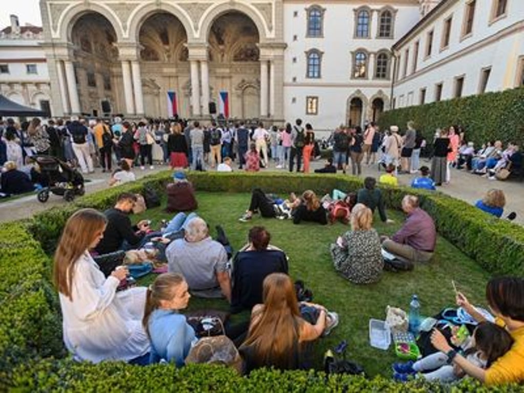 FOK nabídne na open air koncertu ve Valdštejnské zahradě klasiku i filmovou hudbu