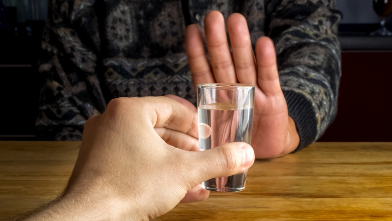 Po čtyřech týdnech bez alkoholu přichází překvapivá fyziologická odezva. Detaily o ní vás možná zarazí