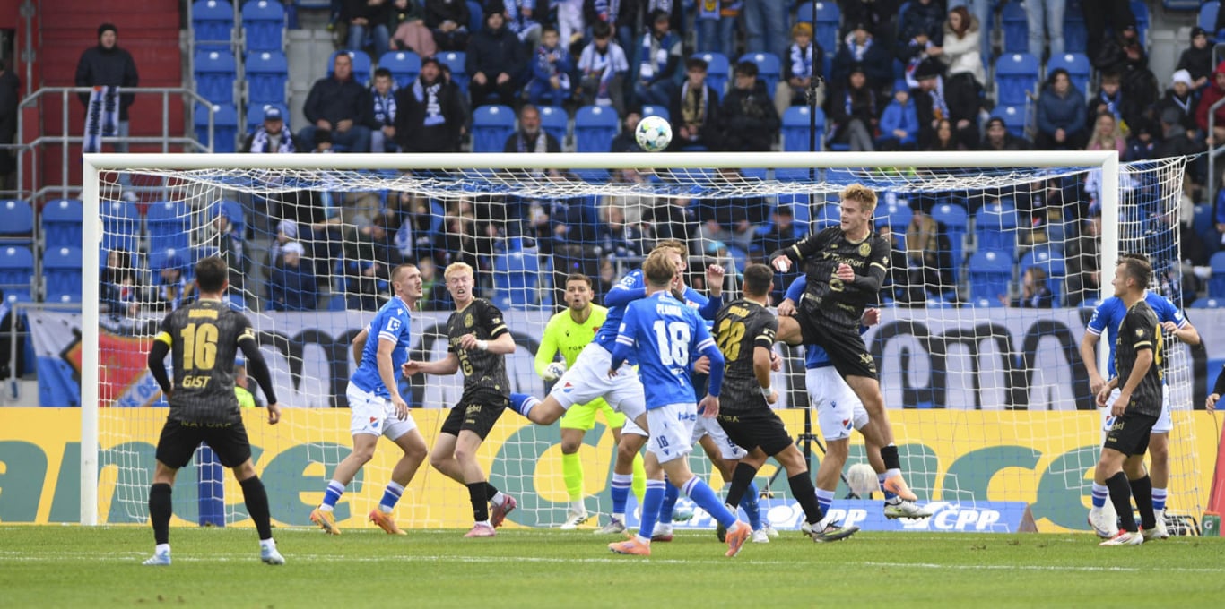 Fotbalistům Ostravy nevyšla premiéra pod Galáskem, Hradci doma podlehli 0:1