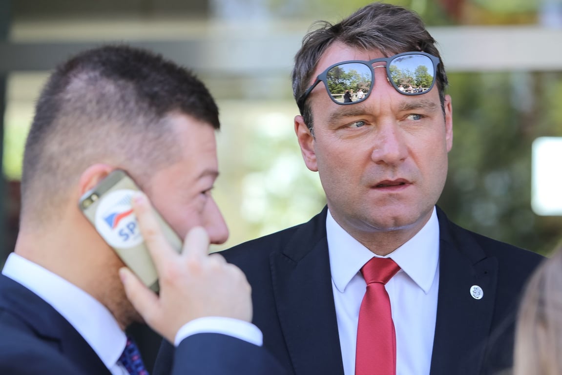 Radim Fiala z SPD nadále spoluvlastní firmu, která dostává státní zakázky