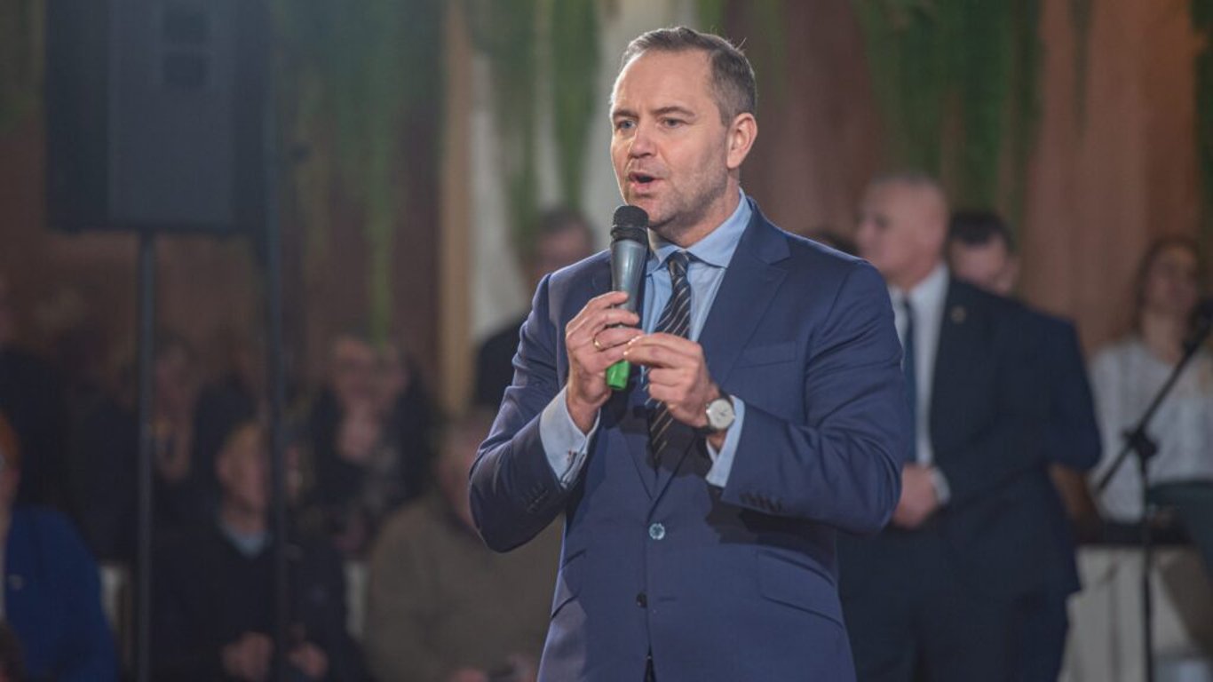 Kontroverzní minulost a obvinění