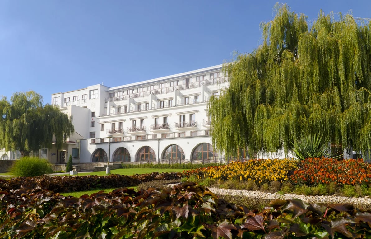 Tady se neléčí jen tělo, ale i duše. Lázně, které si oblíbili turisté, zatímco Češi je míjejí